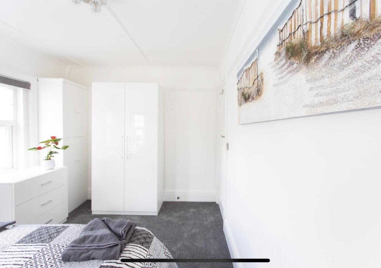Ammonite Luxury Beachfront Apartment Lyme Regis Exteriör bild