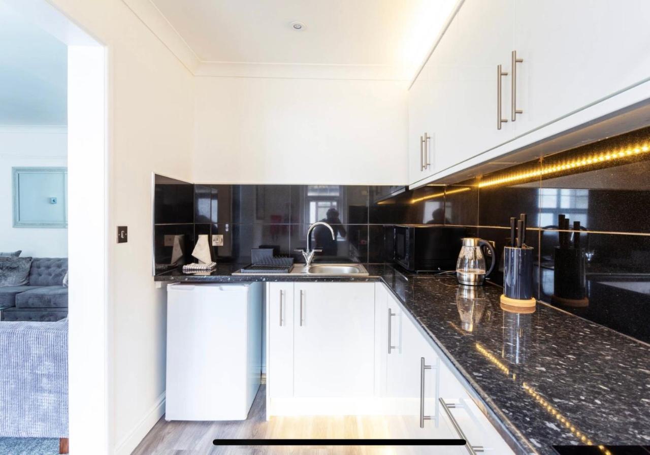 Ammonite Luxury Beachfront Apartment Lyme Regis Exteriör bild