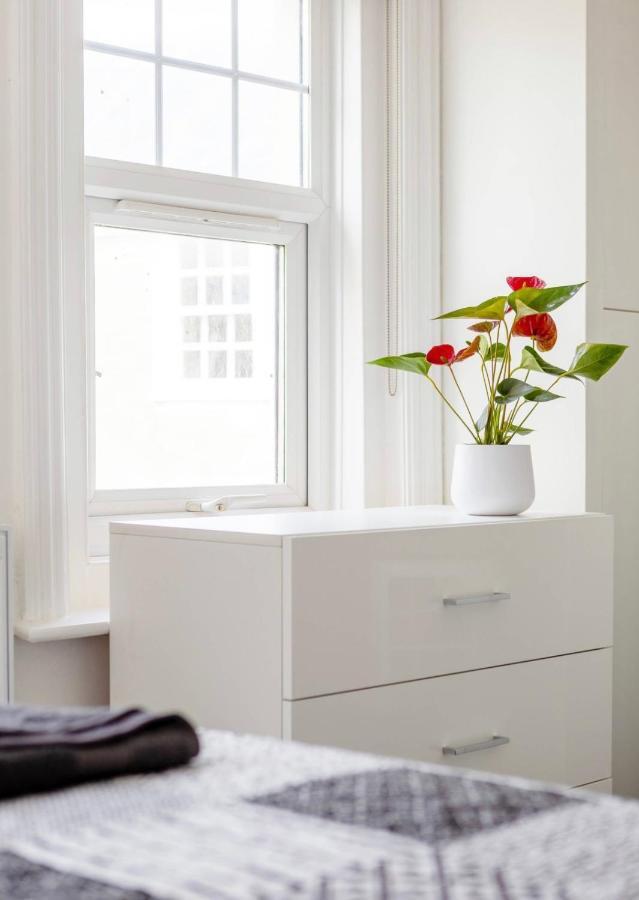 Ammonite Luxury Beachfront Apartment Lyme Regis Exteriör bild