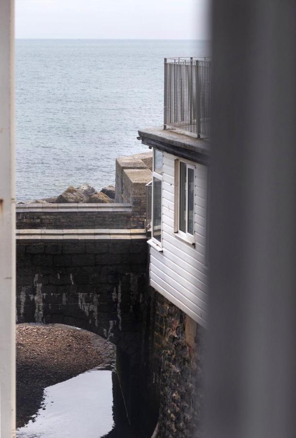 Ammonite Luxury Beachfront Apartment Lyme Regis Exteriör bild