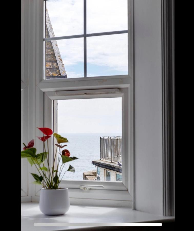 Ammonite Luxury Beachfront Apartment Lyme Regis Exteriör bild