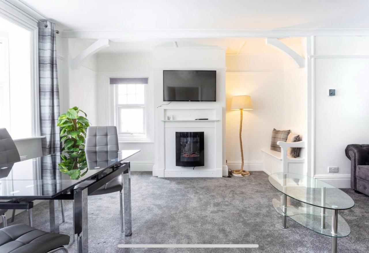 Ammonite Luxury Beachfront Apartment Lyme Regis Exteriör bild